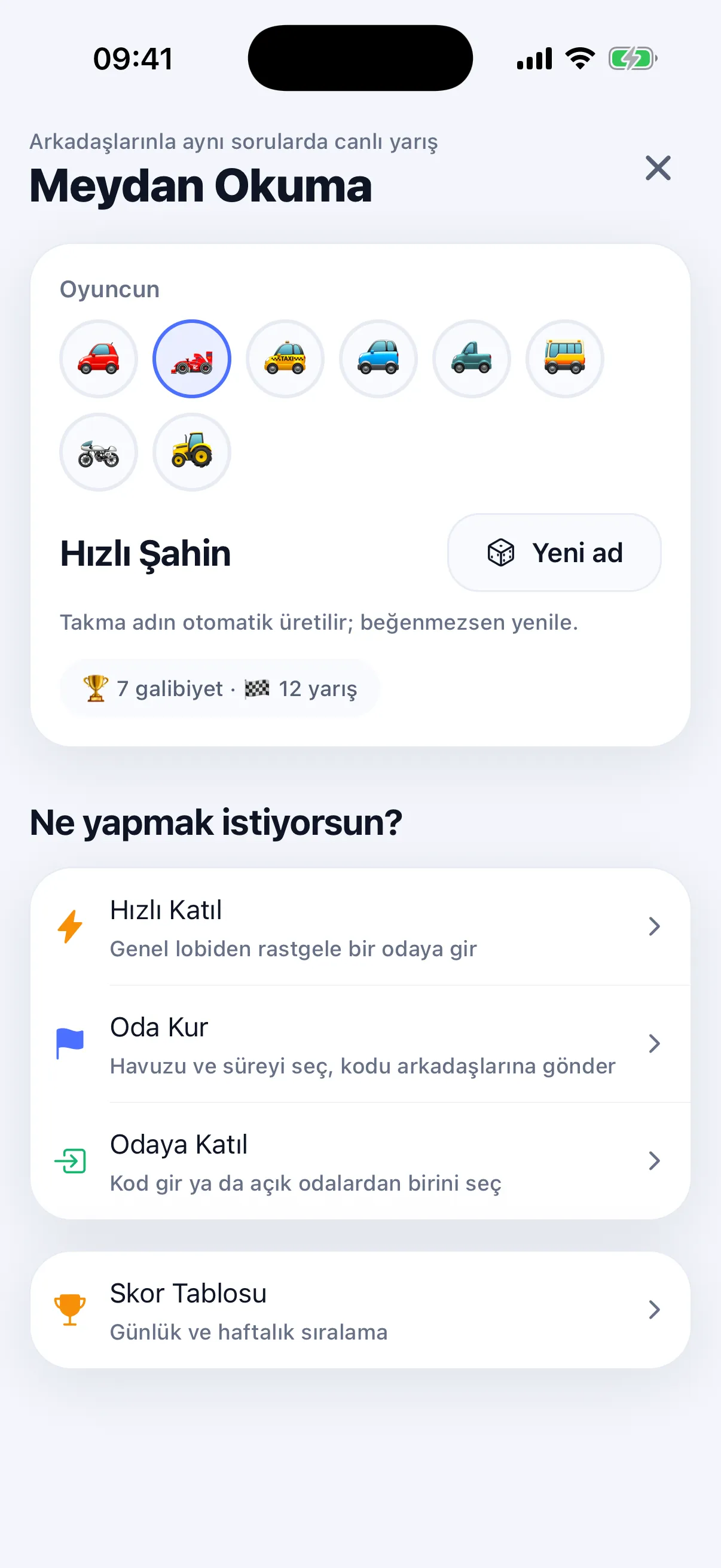 Meydan Okuma ekranı: oyuncu emojisi seçimi, Hızlı Katıl, Oda Kur ve Skor Tablosu seçenekleri